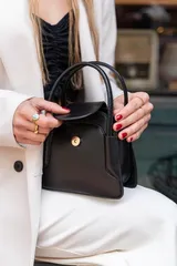 Siyah Minimalist Kapaklı Kadın Tek Gözlü Mini El & Omuz Çantası 6