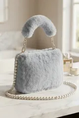 Buz Peluş Zincir Detaylı İnci Askılı Kadın El ve Omuz Çantası