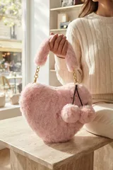 Açık Pembe Peluş Kalp Şeklinde Zincir Detaylı Ponponlu Kadın El Çantası 3