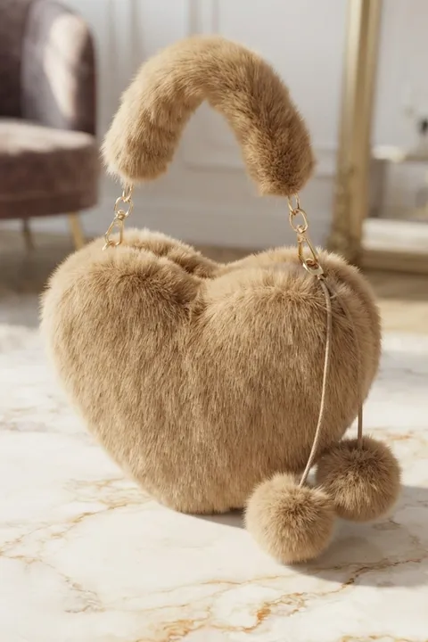 Kahverengi Peluş Kalp Şeklinde Zincir Detaylı Ponponlu Kadın El Çantası